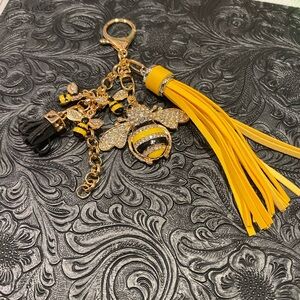 Bag Charm
Bumblebee ready to customize for you!